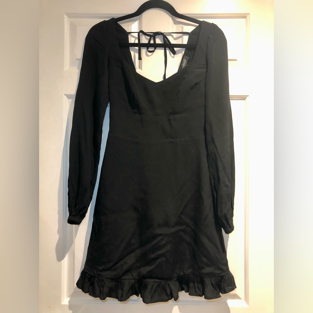 BNWT Dynamite Black Long Sleeve Dress with Ruffle Hem - XXS - Picture 3 of 16